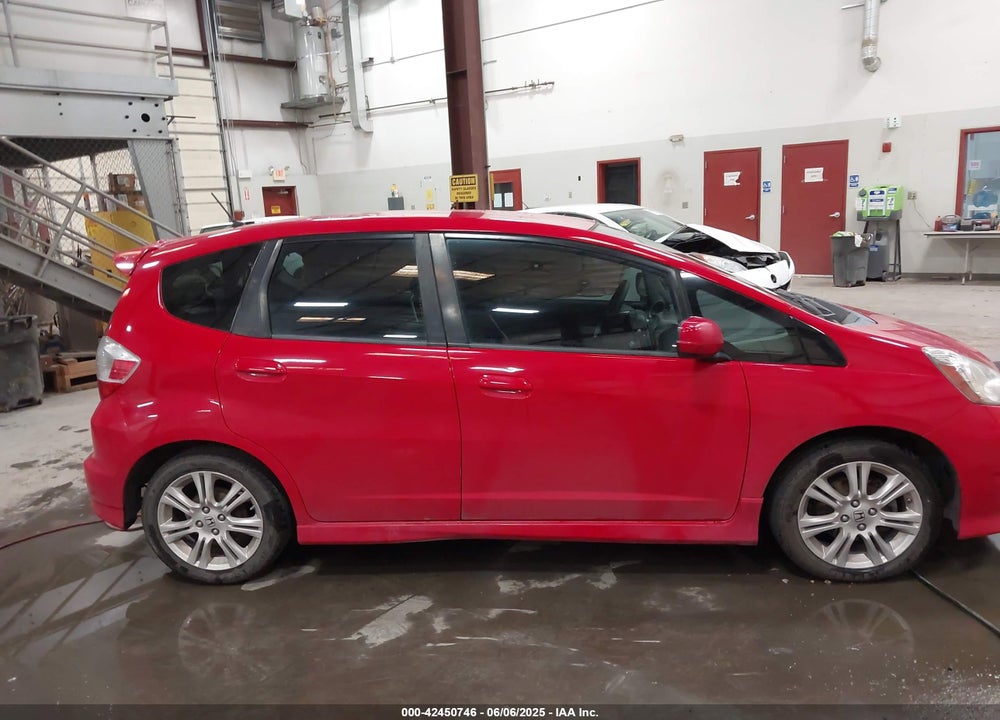 2011 HONDA FIT SPORT VIN: JHMGE8H56BC026892