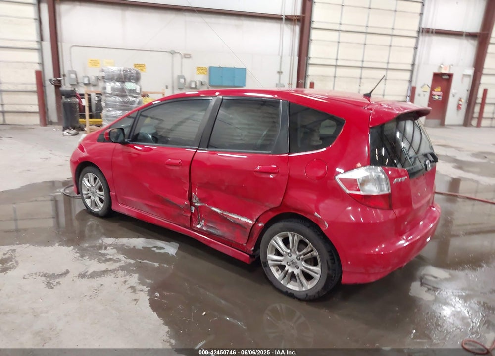 2011 HONDA FIT SPORT VIN: JHMGE8H56BC026892