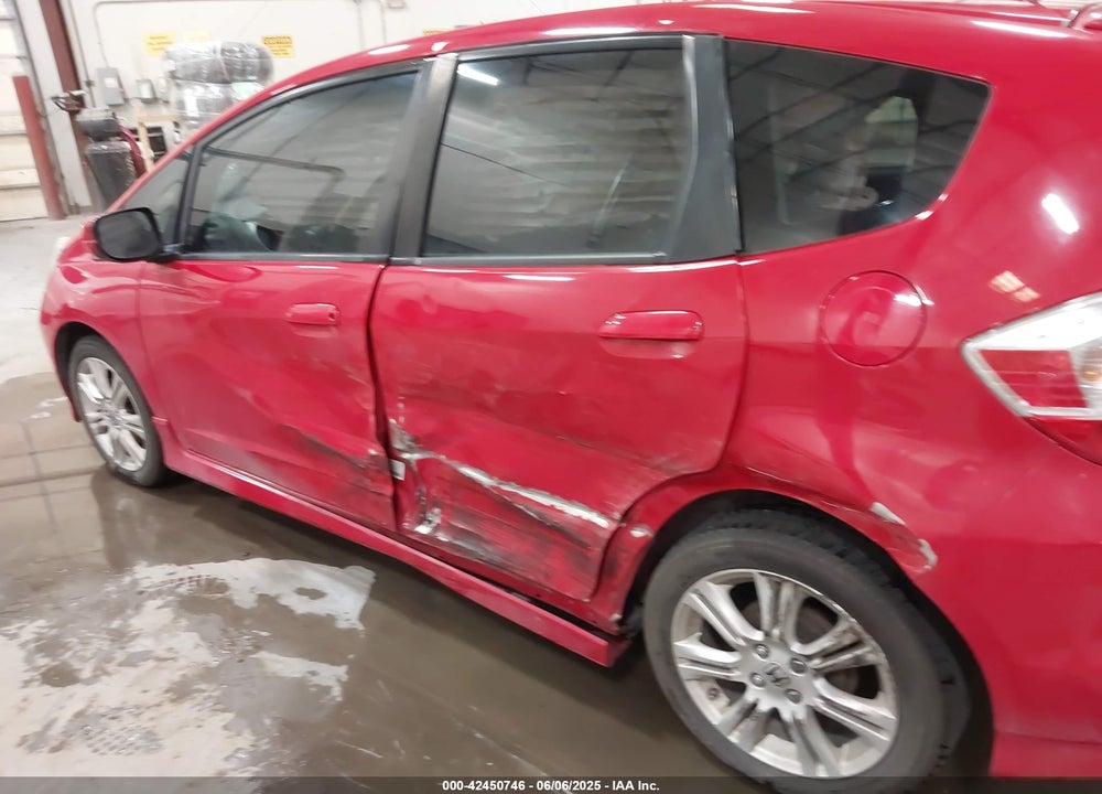 2011 HONDA FIT SPORT VIN: JHMGE8H56BC026892