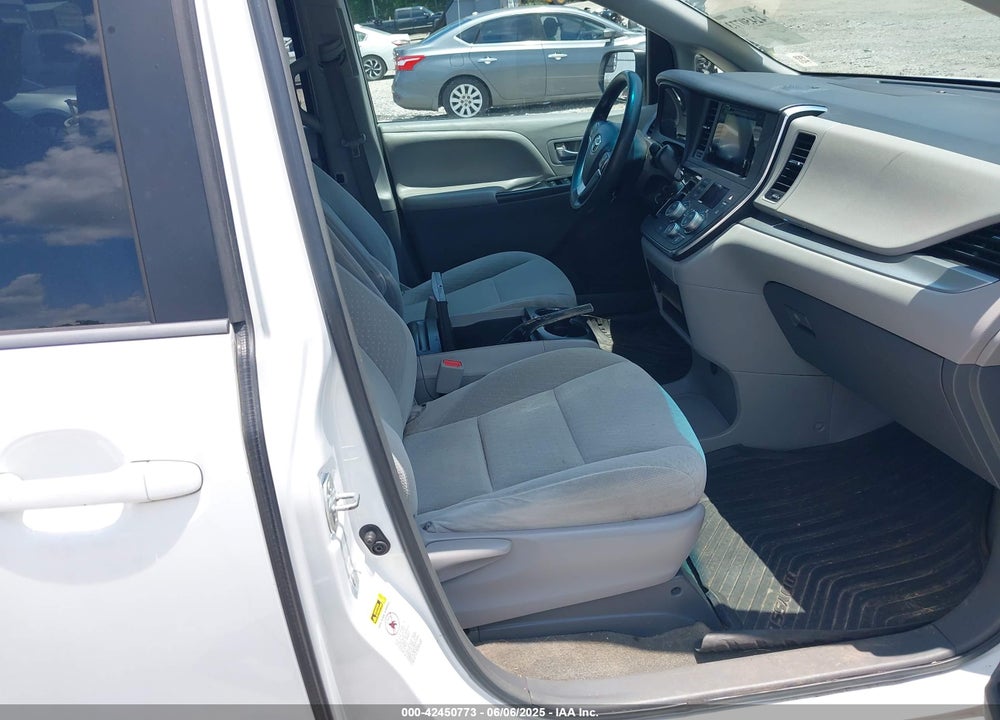 2015 TOYOTA SIENNA LE 8 PASSENGER VIN: 5TDKK3DCXFS571588