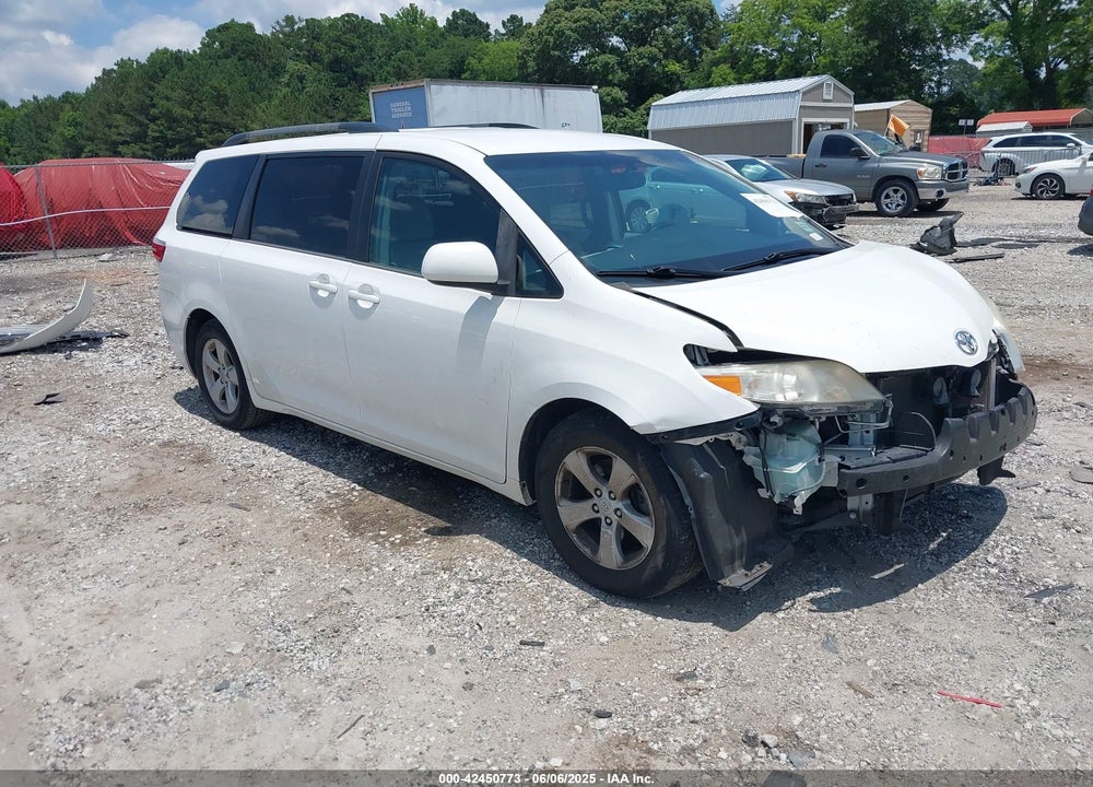2015 TOYOTA SIENNA LE 8 PASSENGER VIN: 5TDKK3DCXFS571588