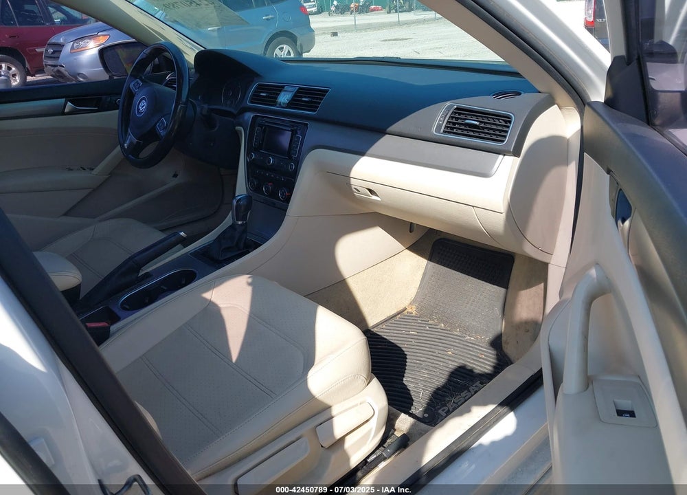 2015 VOLKSWAGEN PASSAT VIN: 1VWBV7A35FC050781