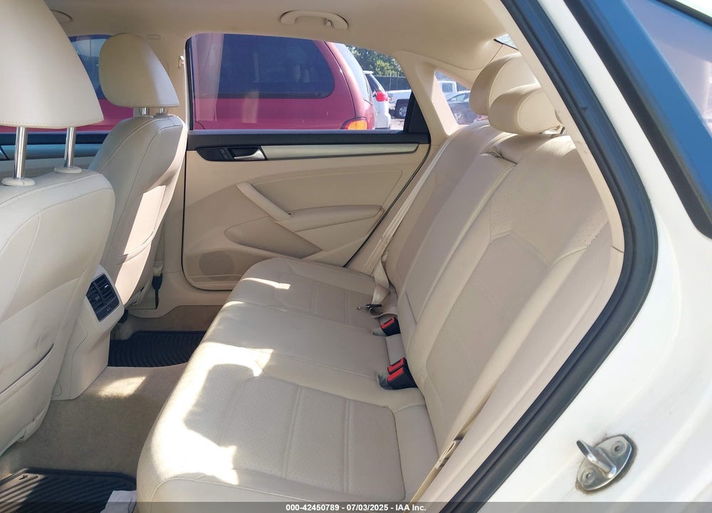 2015 VOLKSWAGEN PASSAT VIN: 1VWBV7A35FC050781