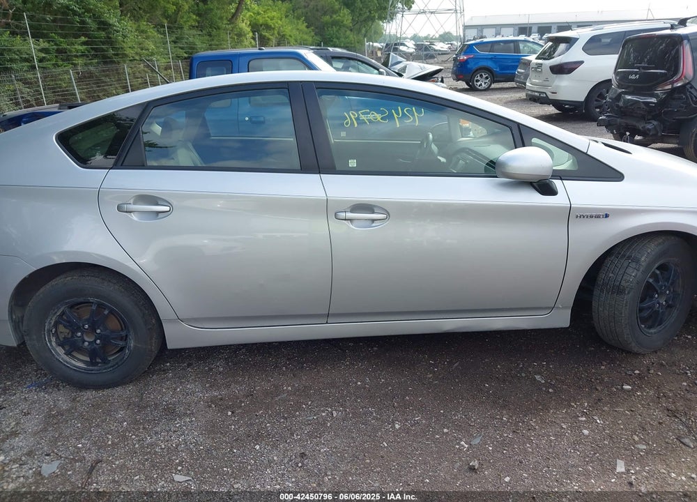 2013 TOYOTA PRIUS TWO VIN: JTDKN3DU8D5577456