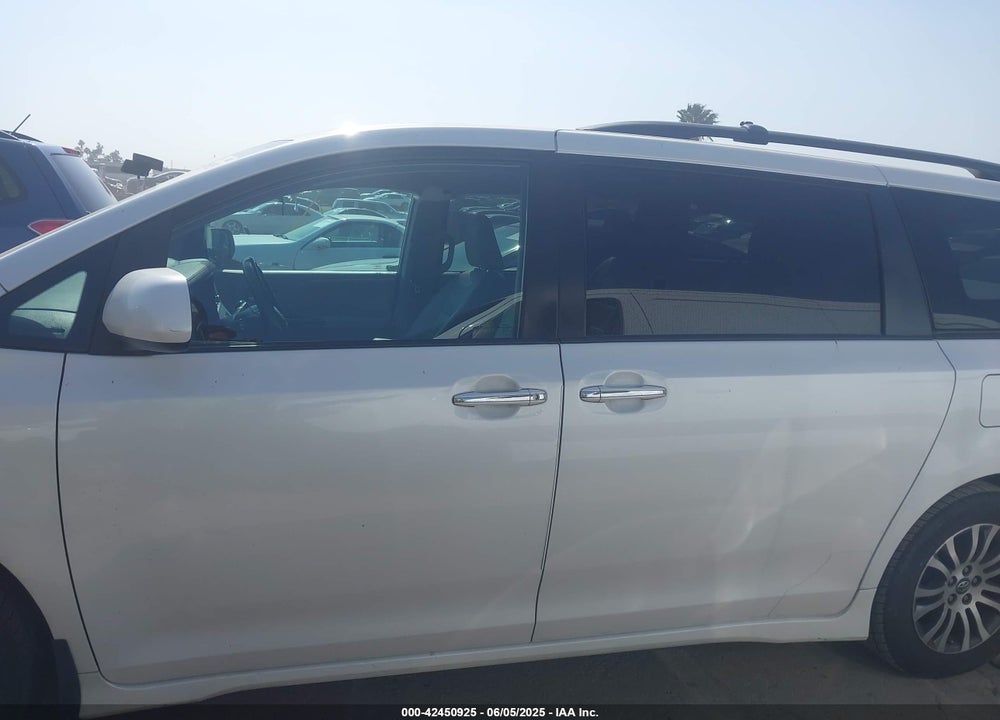 2019 TOYOTA SIENNA XLE 8 PASSENGER VIN: 5TDYZ3DC3KS020483