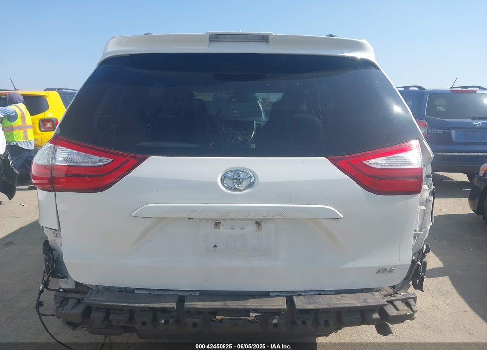 2019 TOYOTA SIENNA XLE 8 PASSENGER VIN: 5TDYZ3DC3KS020483