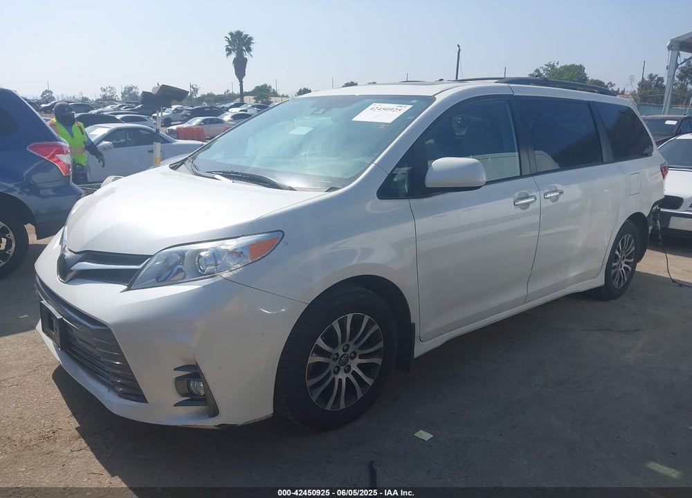 2019 TOYOTA SIENNA XLE 8 PASSENGER VIN: 5TDYZ3DC3KS020483