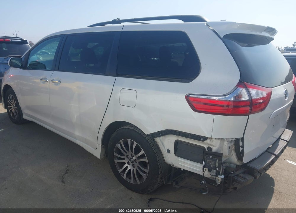 2019 TOYOTA SIENNA XLE 8 PASSENGER VIN: 5TDYZ3DC3KS020483