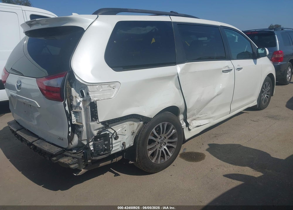 2019 TOYOTA SIENNA XLE 8 PASSENGER VIN: 5TDYZ3DC3KS020483