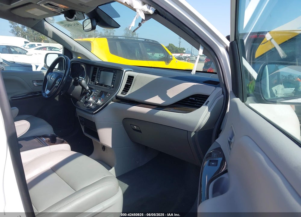 2019 TOYOTA SIENNA XLE 8 PASSENGER VIN: 5TDYZ3DC3KS020483
