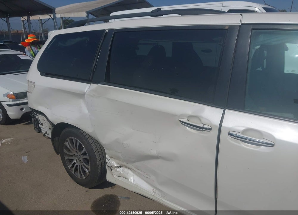 2019 TOYOTA SIENNA XLE 8 PASSENGER VIN: 5TDYZ3DC3KS020483