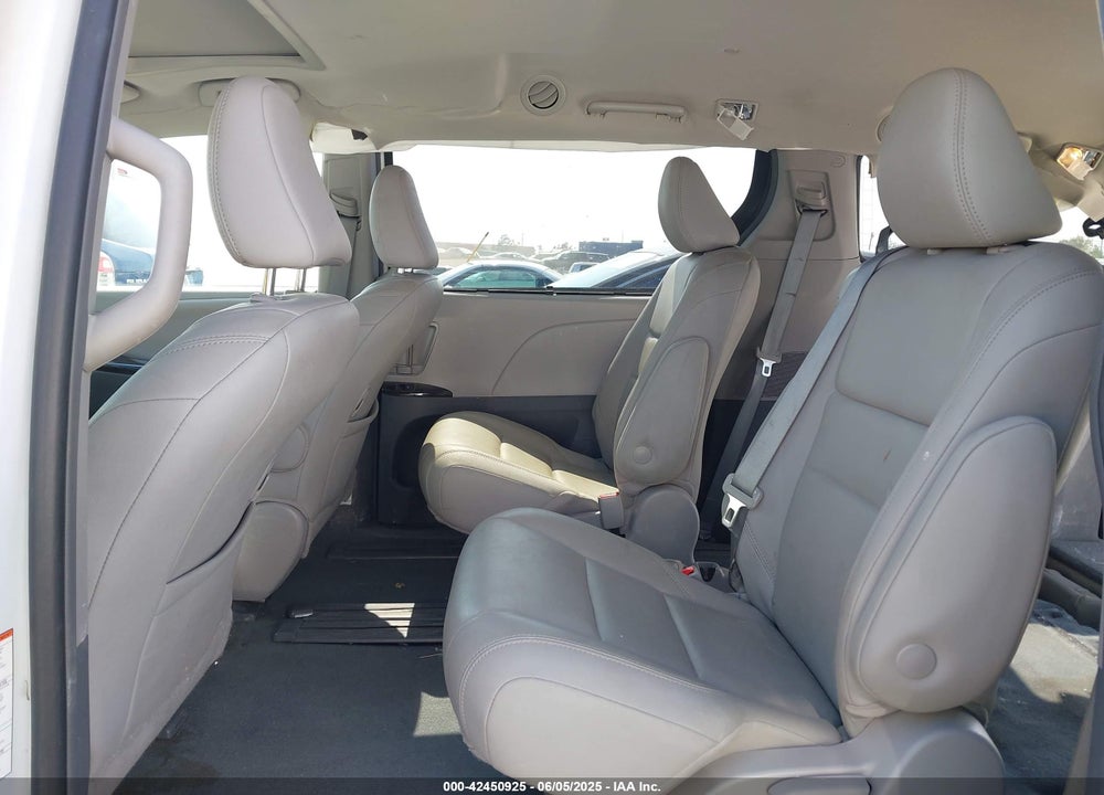 2019 TOYOTA SIENNA XLE 8 PASSENGER VIN: 5TDYZ3DC3KS020483