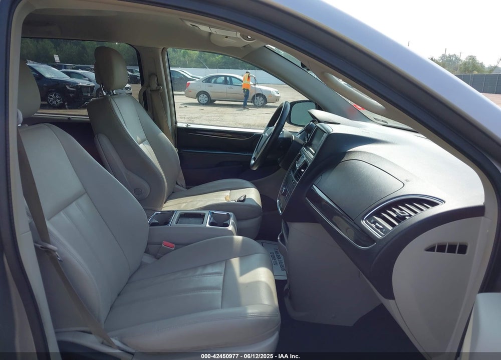 2016 CHRYSLER TOWN & COUNTRY TOURING VIN: 2C4RC1BG3GR304017