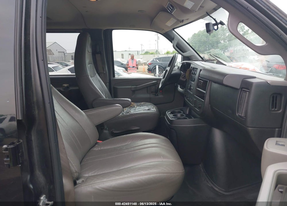 2018 GMC SAVANA 2500 LS VIN: 1GJW7EFB9J1277570