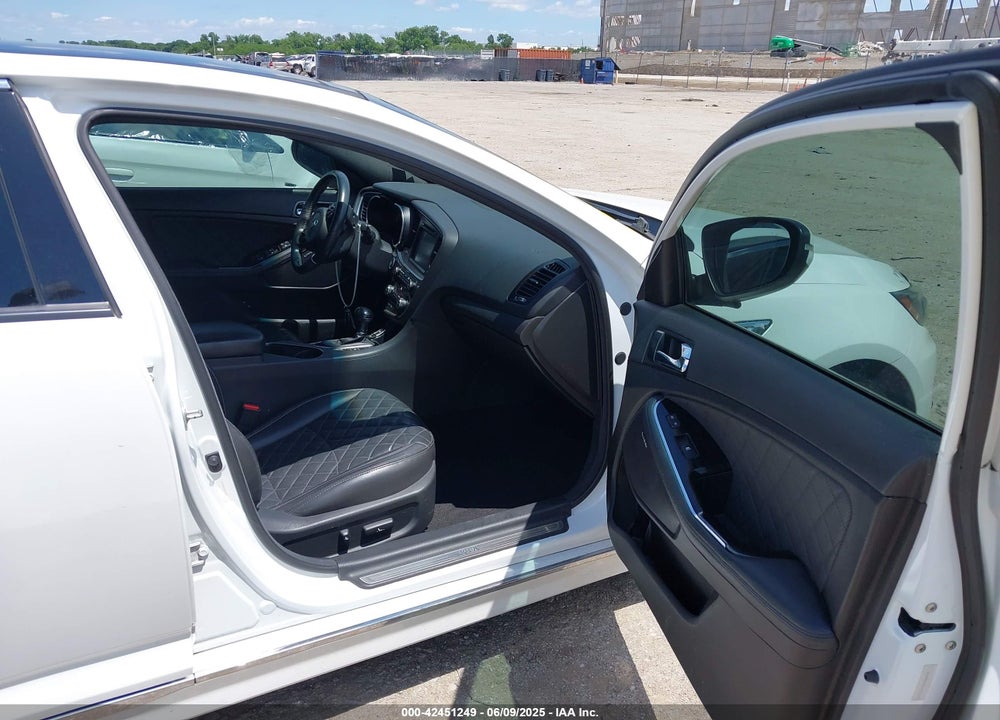 2015 KIA OPTIMA VIN: 5XXGR4A68FG411149