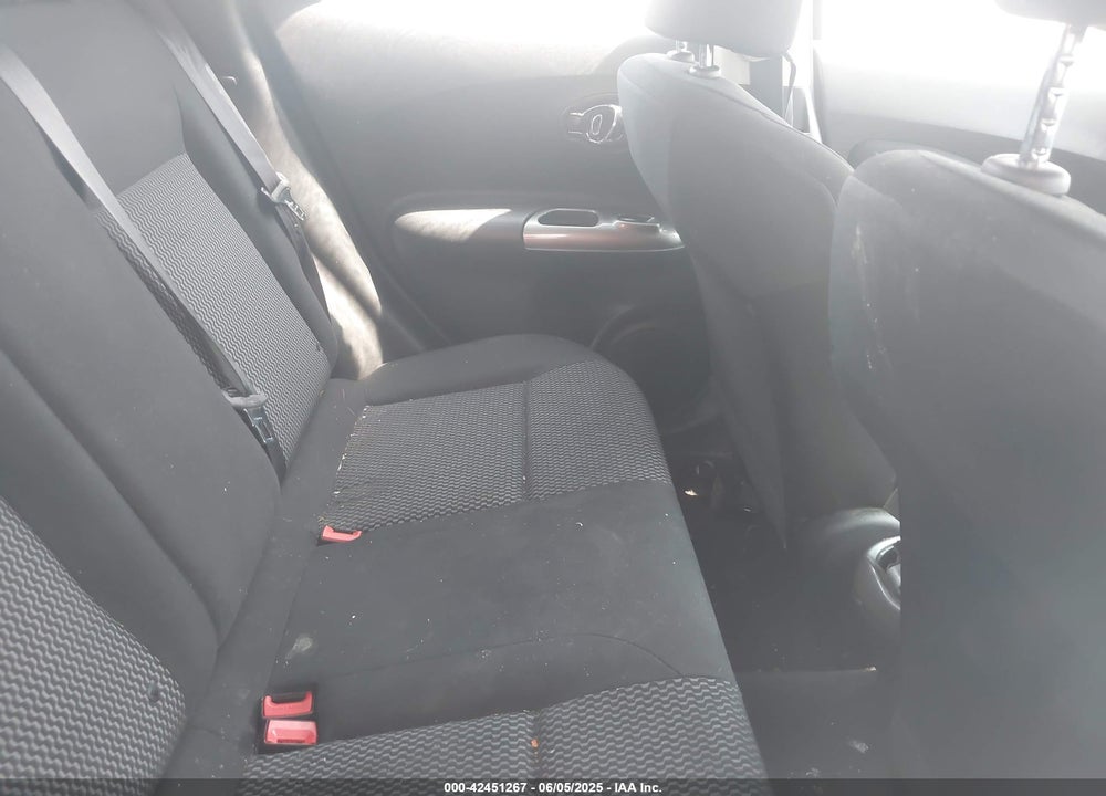2015 NISSAN JUKE S VIN: JN8AF5MRXFT507850