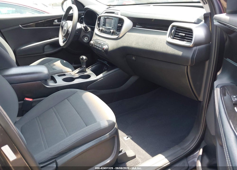 2016 KIA SORENTO VIN: 5XYPG4A36GG168711