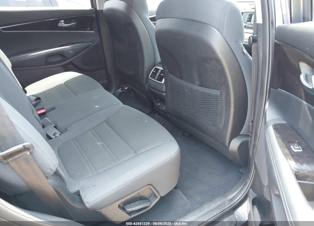2016 KIA SORENTO VIN: 5XYPG4A36GG168711