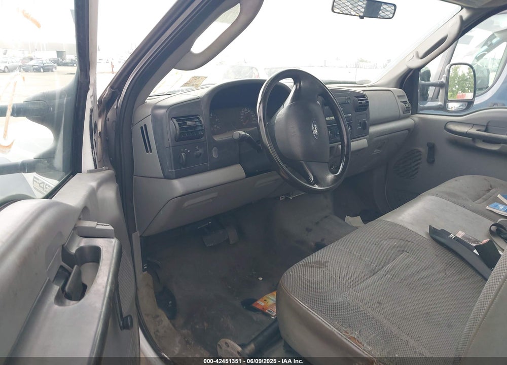 2005 FORD F-450 XL/XLT VIN: 1FDXF46P65EC21102