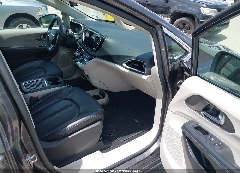 2023 CHRYSLER PACIFICA TOURING L VIN: 2C4RC1BG6PR590302