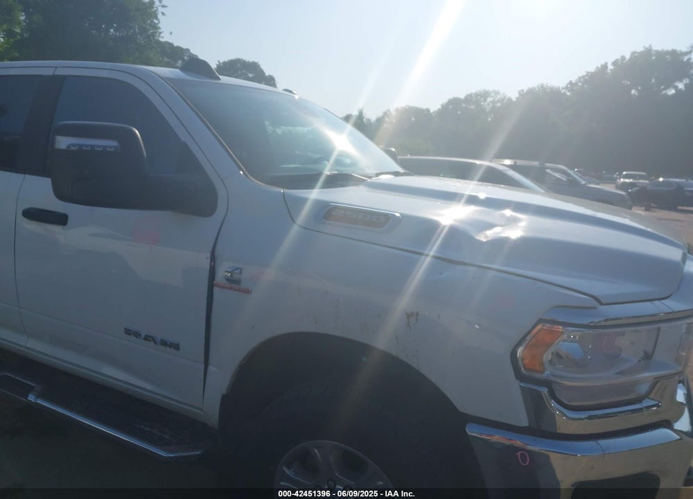 2024 RAM 2500 BIG HORN 4X4 6'4 BOX VIN: 3C6UR5DLXRG338711