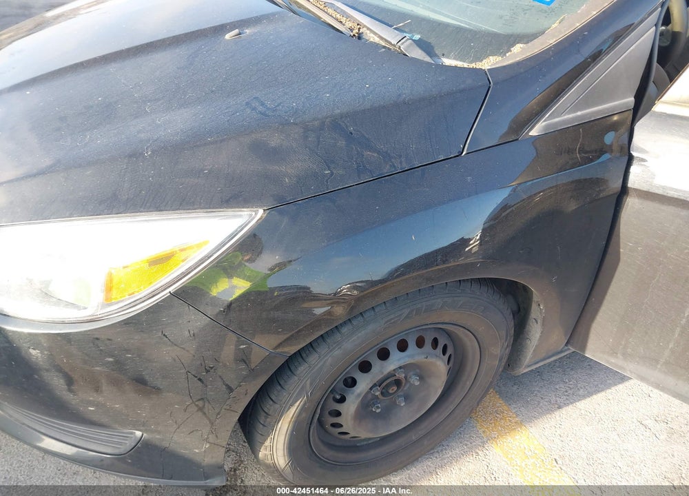 2018 FORD FOCUS S VIN: 1FADP3E21JL260647