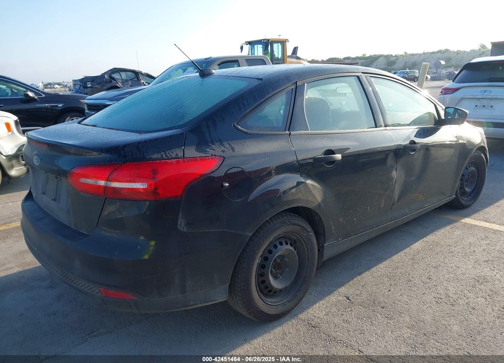2018 FORD FOCUS S VIN: 1FADP3E21JL260647
