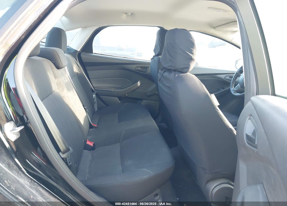 2018 FORD FOCUS S VIN: 1FADP3E21JL260647