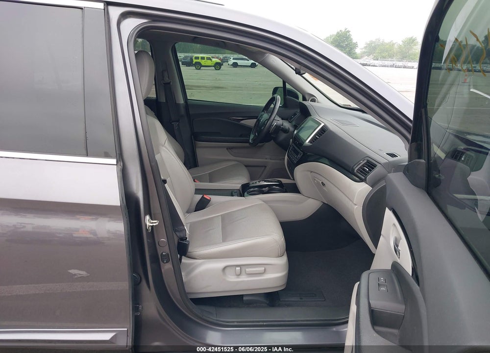 2017 HONDA PILOT VIN: 5FNYF6H06HB020680
