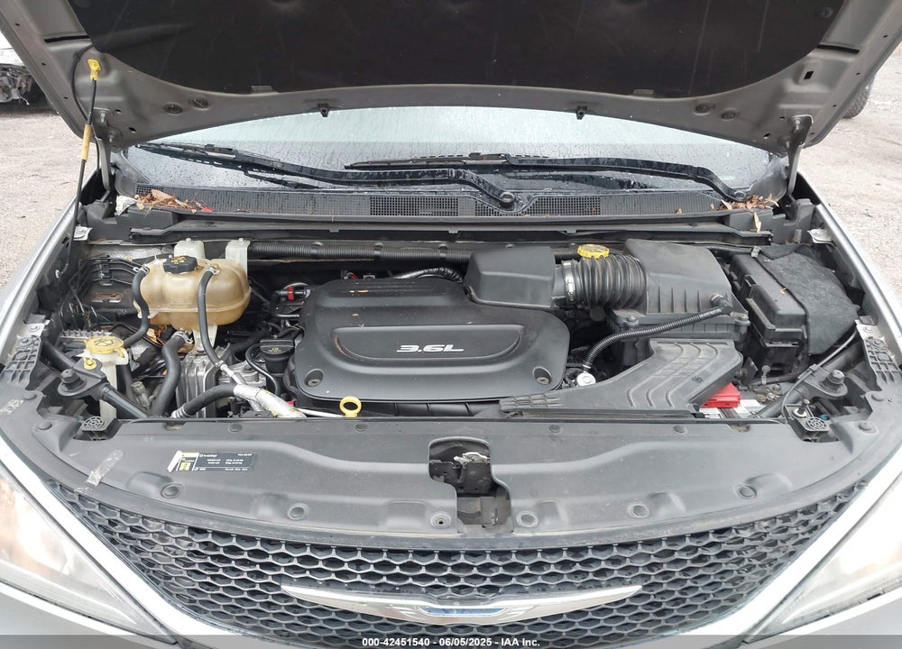 2018 CHRYSLER PACIFICA TOURING L VIN: 2C4RC1BG0JR142225