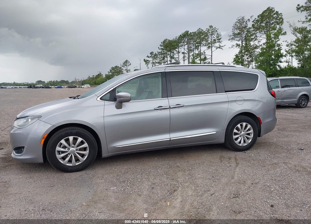 2018 CHRYSLER PACIFICA TOURING L VIN: 2C4RC1BG0JR142225
