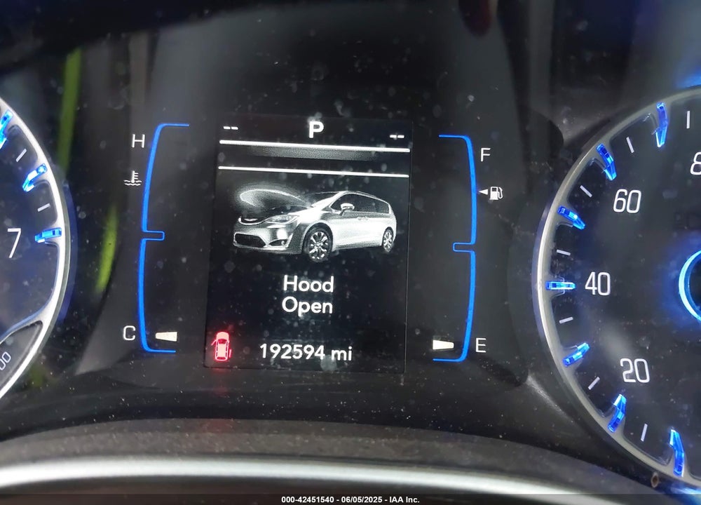 2018 CHRYSLER PACIFICA TOURING L VIN: 2C4RC1BG0JR142225
