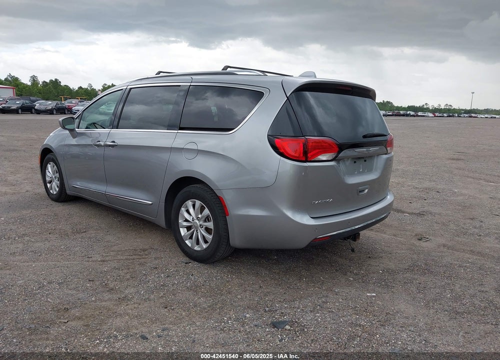 2018 CHRYSLER PACIFICA TOURING L VIN: 2C4RC1BG0JR142225