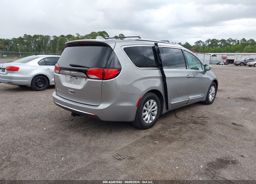 2018 CHRYSLER PACIFICA TOURING L VIN: 2C4RC1BG0JR142225
