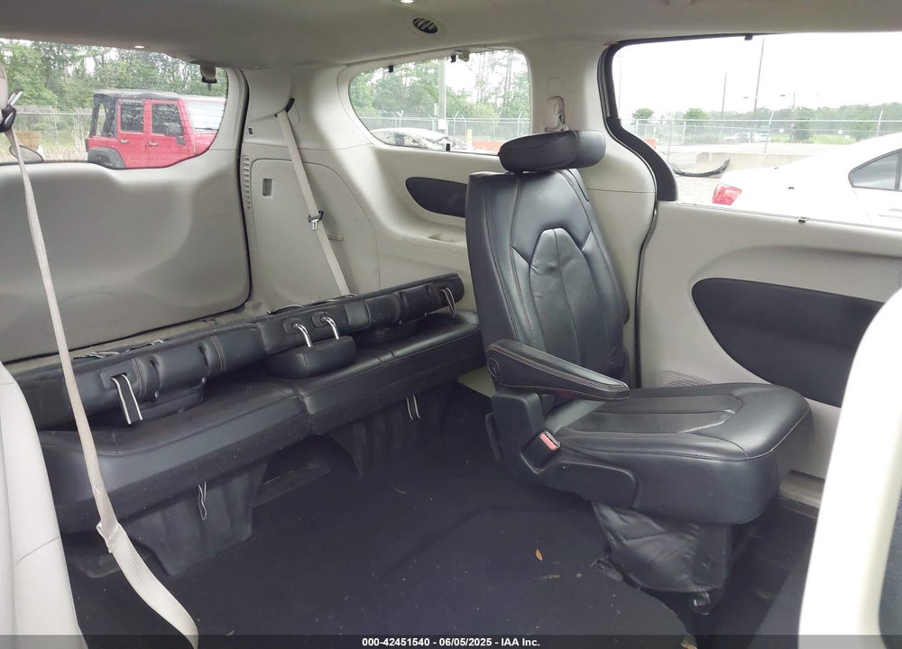 2018 CHRYSLER PACIFICA TOURING L VIN: 2C4RC1BG0JR142225