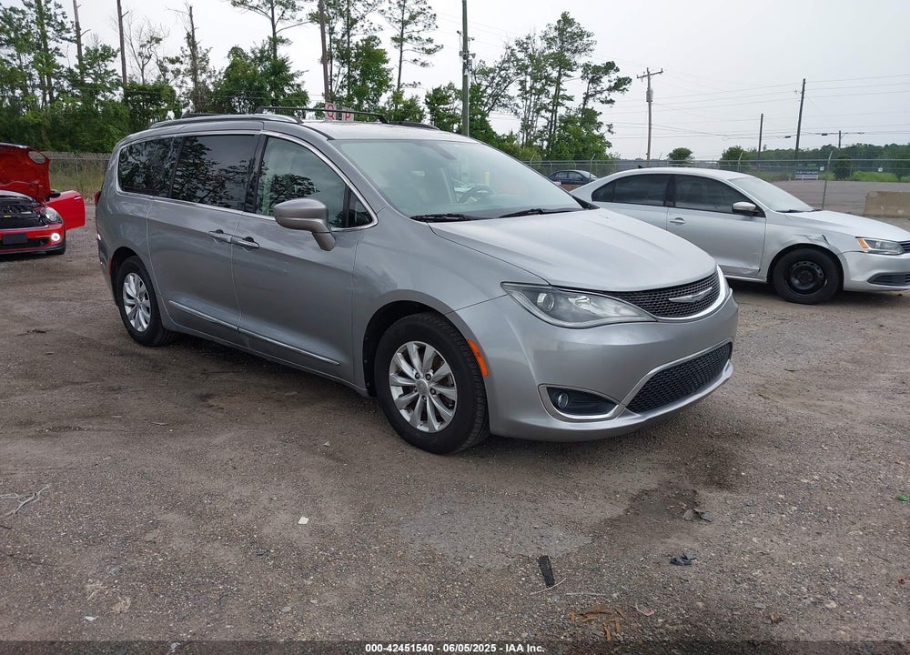 2018 CHRYSLER PACIFICA TOURING L VIN: 2C4RC1BG0JR142225