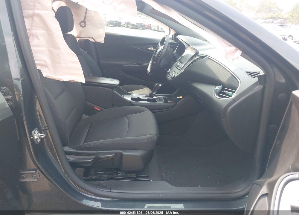 2018 CHEVROLET MALIBU VIN: 1G1ZD5ST8JF130521