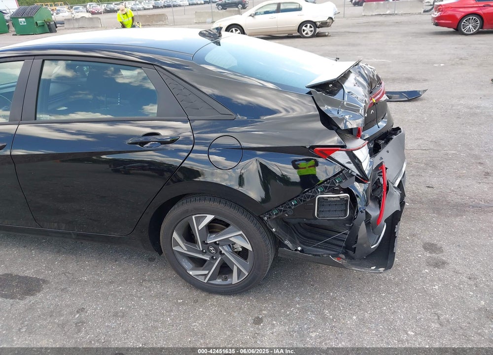 2025 HYUNDAI ELANTRA VIN: KMHLM4DG2SU888645