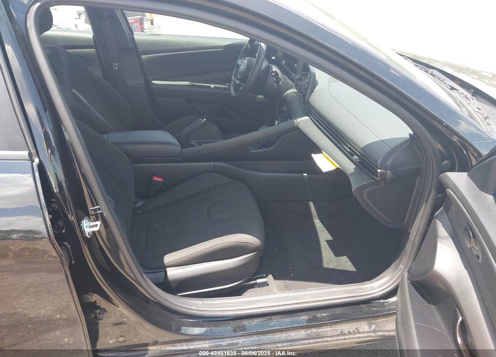 2025 HYUNDAI ELANTRA VIN: KMHLM4DG2SU888645