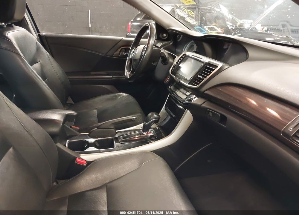 2016 HONDA ACCORD VIN: 1HGCR2F8XGA214608