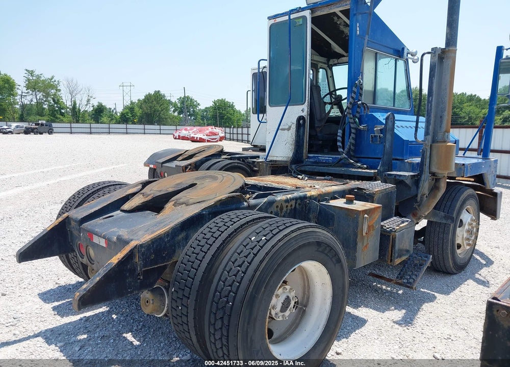2008 OTTAWA YARD SPOTTER VIN: 320370