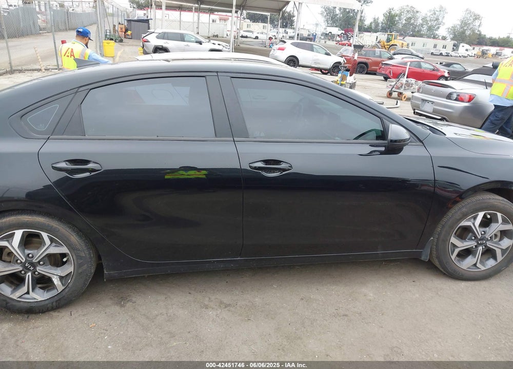 2021 KIA FORTE VIN: 3KPF24AD8ME284245