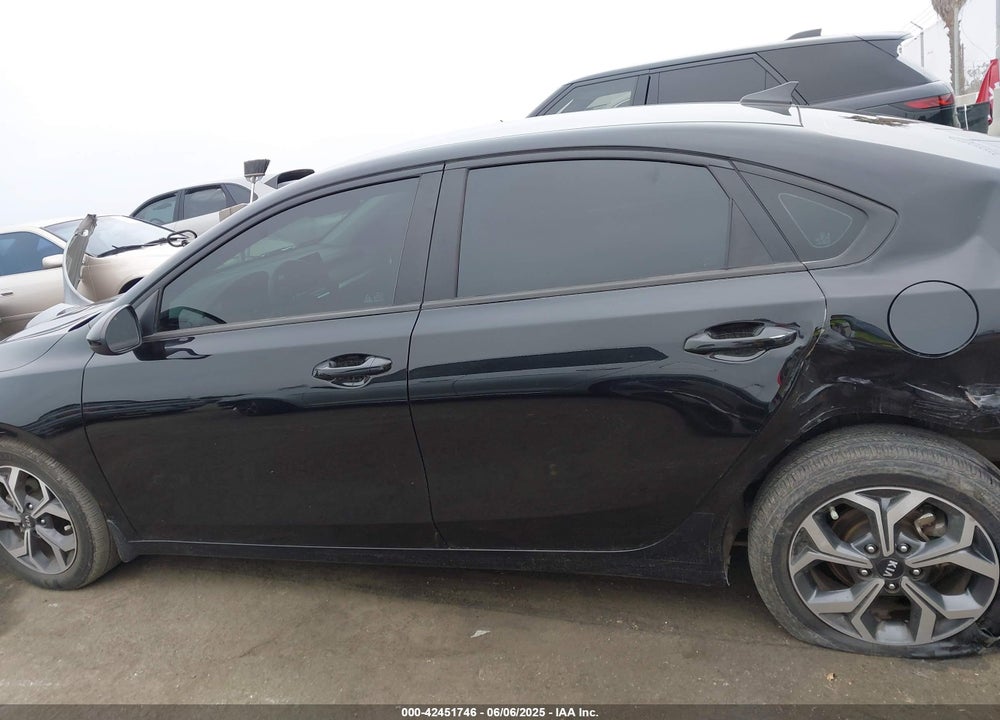 2021 KIA FORTE VIN: 3KPF24AD8ME284245