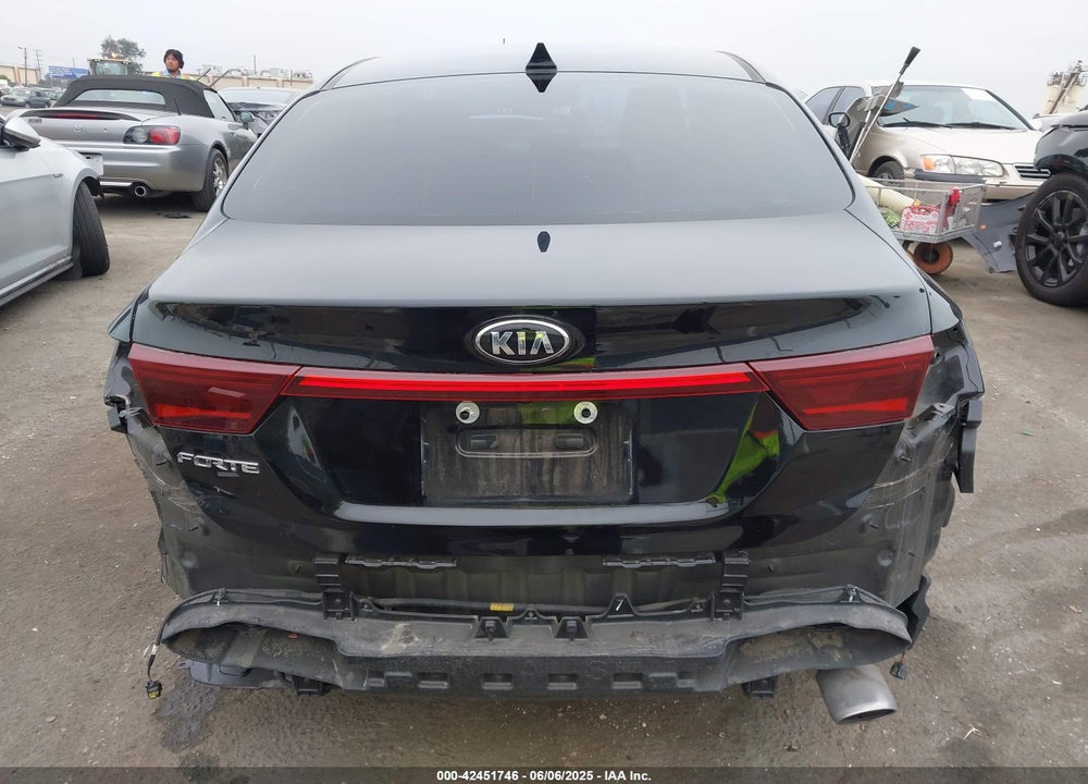 2021 KIA FORTE VIN: 3KPF24AD8ME284245