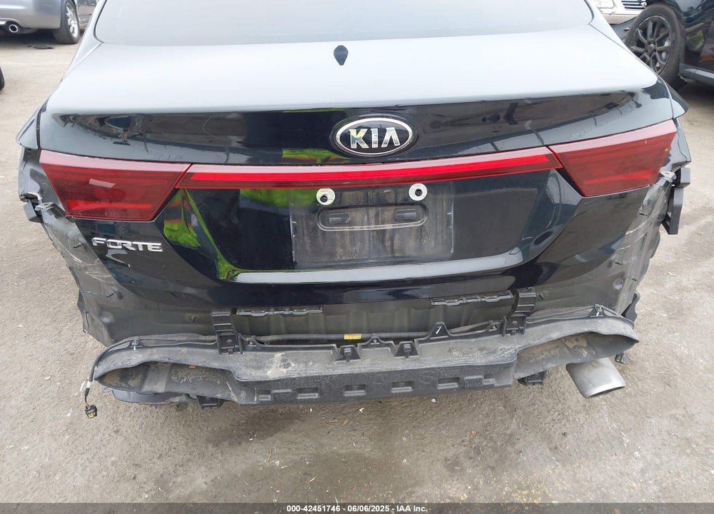 2021 KIA FORTE VIN: 3KPF24AD8ME284245