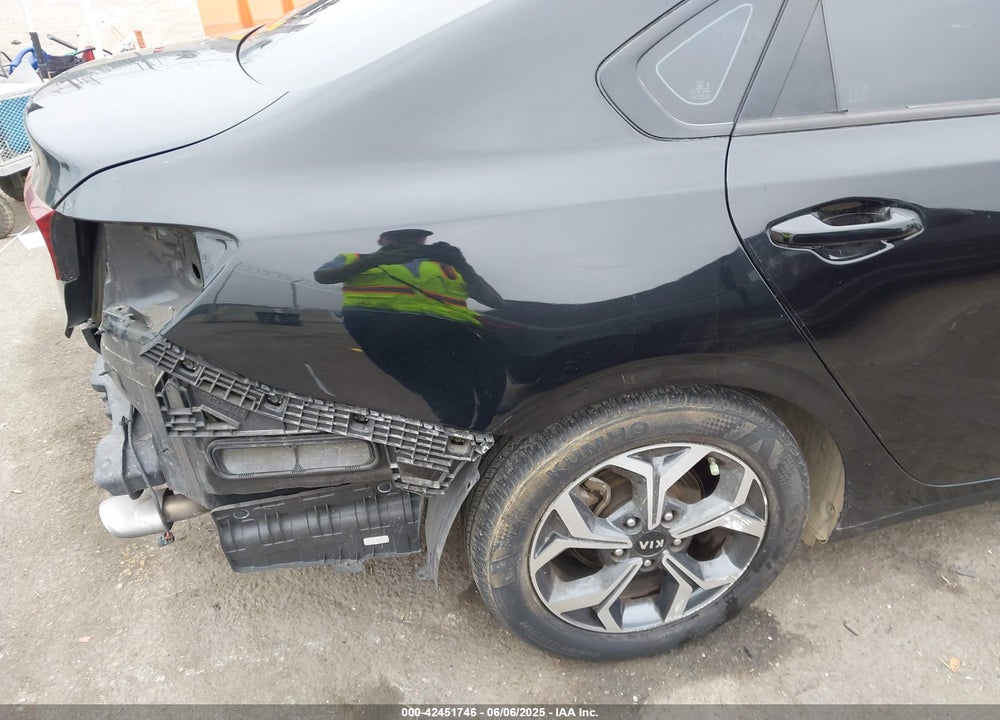2021 KIA FORTE VIN: 3KPF24AD8ME284245