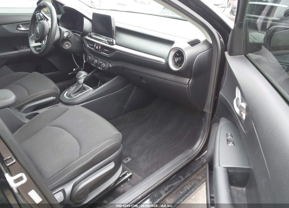 2021 KIA FORTE VIN: 3KPF24AD8ME284245