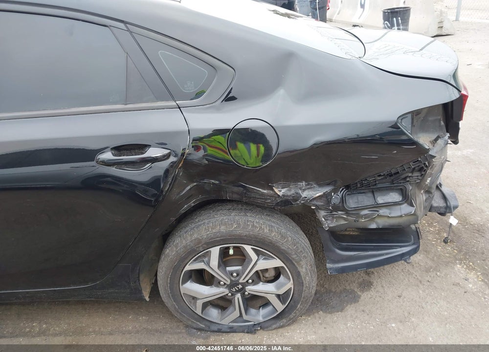 2021 KIA FORTE VIN: 3KPF24AD8ME284245