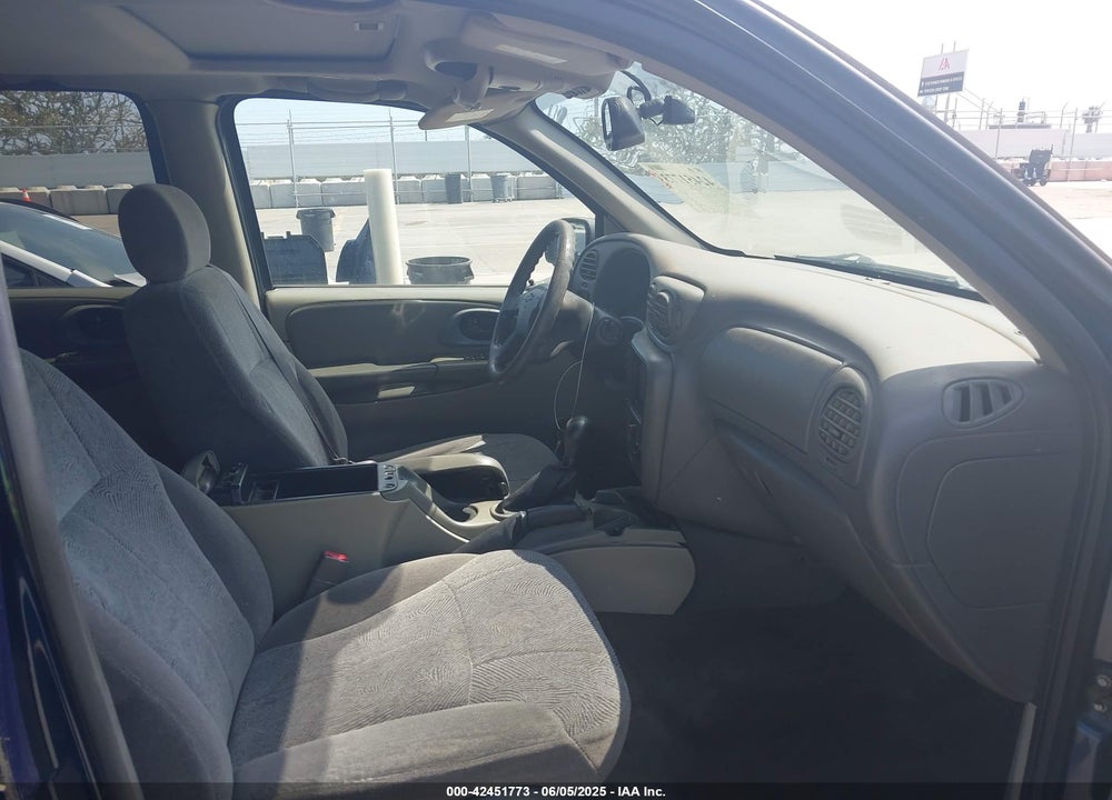2004 CHEVROLET TRAILBLAZER LS VIN: 1GNDS13S342318808