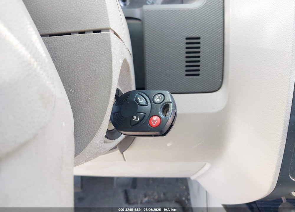 2010 FORD ESCAPE XLS VIN: 1FMCU0C73AKA70104
